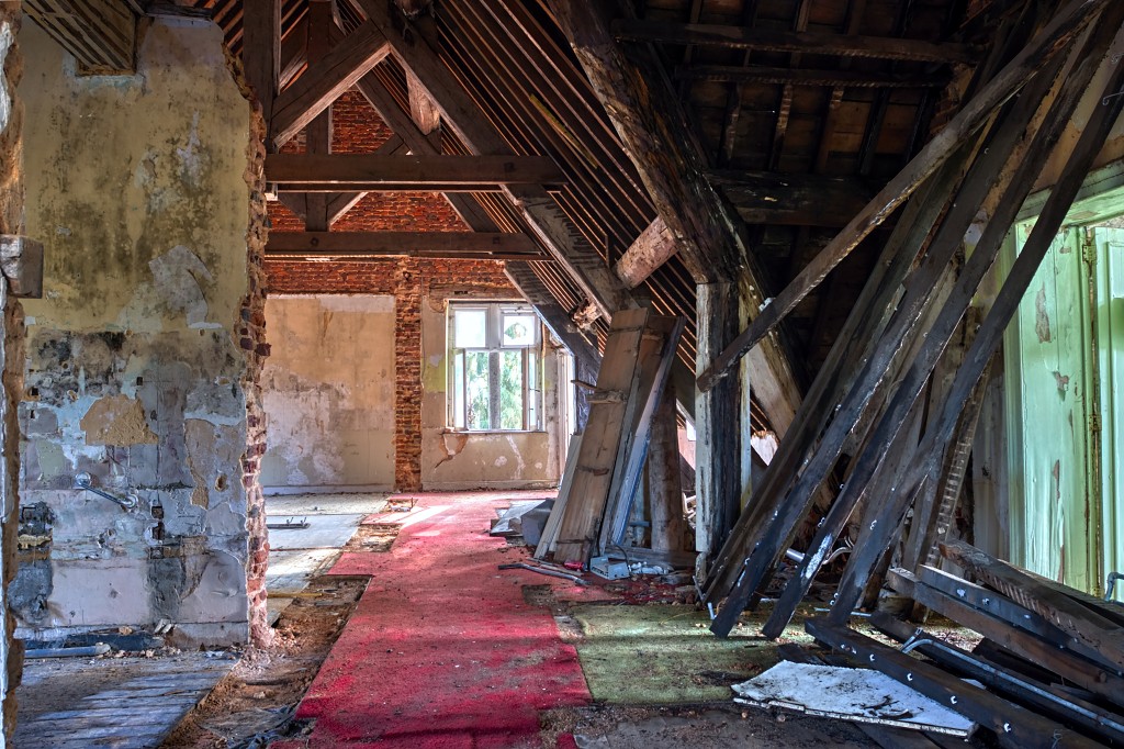 chateau rouge kasteel urbex hdr hotel torrance titantia bambi red castle verlaten trash abandoned